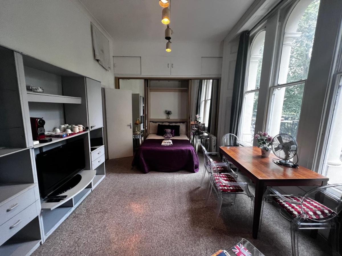 Hyde Park Studio Has Private Balcony With Tranquil Garden View Londra Exterior foto