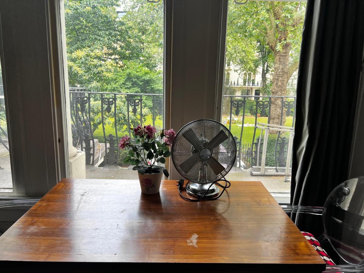 Hyde Park Studio Has Private Balcony With Tranquil Garden View Londra Exterior foto