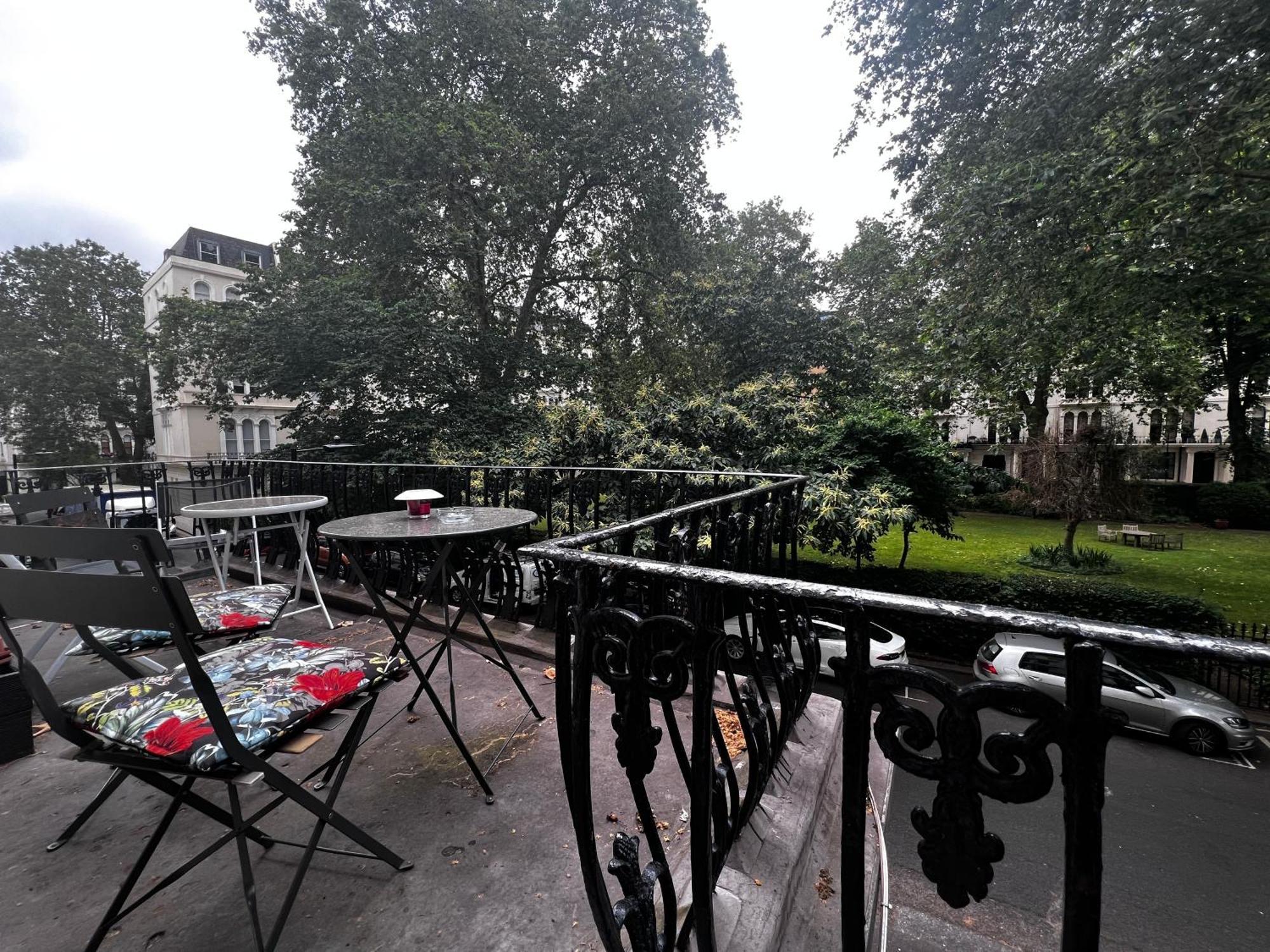 Hyde Park Studio Has Private Balcony With Tranquil Garden View Londra Exterior foto